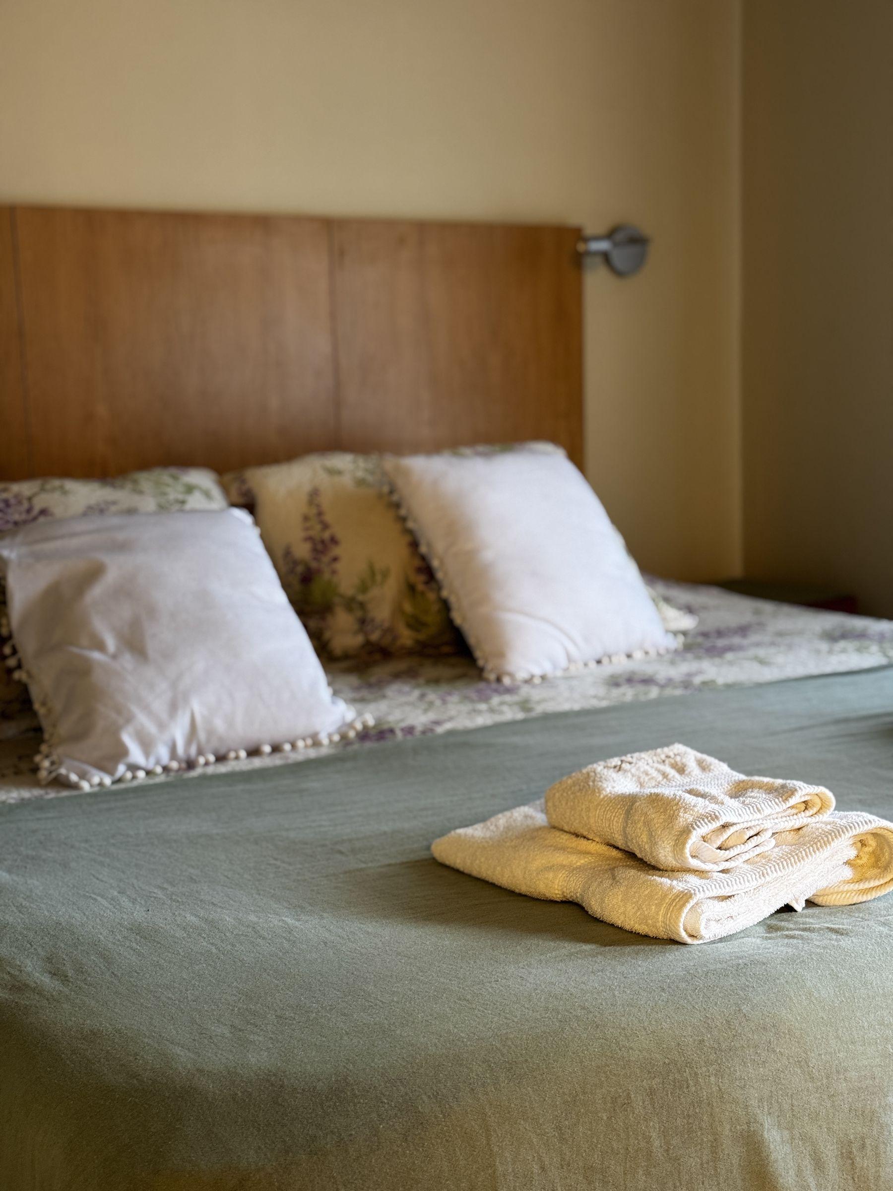 Cama matrimonial del departamento Raulí